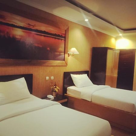 Hotel Kencana Rembang Kültér fotó