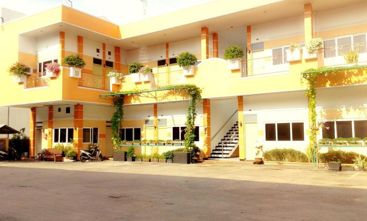 Hotel Kencana Rembang Kültér fotó