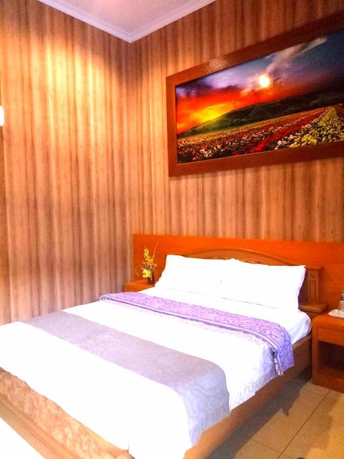 Hotel Kencana Rembang Kültér fotó
